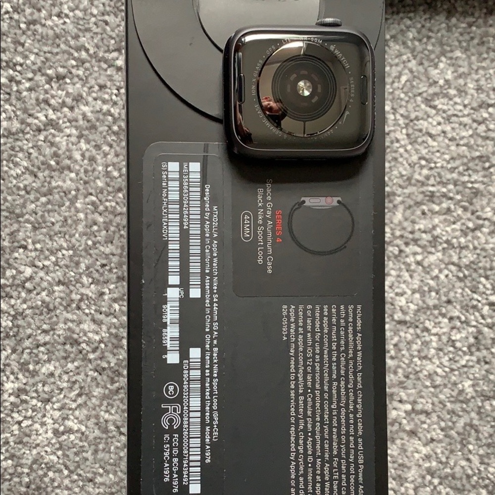 Nike Apple Watch 4 44mm GPS+Cellular - Picture 2 of 6